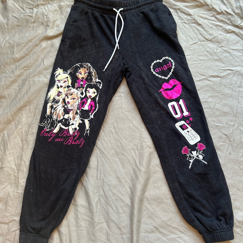 Bratz Sweatpants Womens M Black Graphic Joggers Y2K Baddie Coquettecore